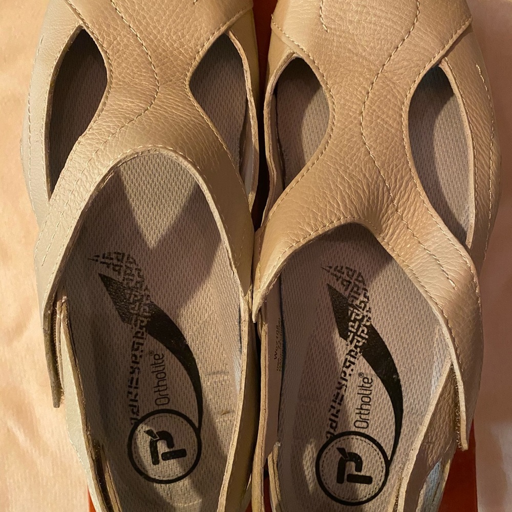 New, Propet shoes, size 7.5, Merlin Bone